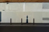 Une nouvelle œuvre de l'artiste de rue Banksy apparue sur la façade d'un immeuble à Marseille, le 30 mai 2025