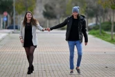 La gardienne de but de l'équipe de France de football, Pauline Peyraud-Magnin (d) et sa compagne, Camille Nell se promènent, le 27 février 2021 à Madrid