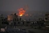 Explosion dans un quartier rebelle de Deraa après des frappes aériennes attribuées au régime syrien, le 5 juillet 2018