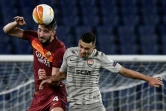 L'attaquant du Shakhtar Donetsk Junior Moraes (à droite) sur la pelouse de l'AS Rome en 8e de finale aller de la Ligue Europa le 11 mars 2021