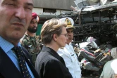 La ministre de la Défense Michèle Alliot-Marie se rend sur les lieux de l'attentat de Karachi, en mai 2022