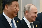Les présidents chinois Xi Jinping (à gauche) et russe Vladimir Poutine arrivent au forum des Nouvelles routes de la soie, le 18 octobre 2023 à Pékin