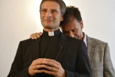 Le père Krysztof Olaf Charamsa et son compagnon Eduardo le 3 octobre 2015 à Rome