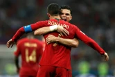 L'attaquant vedette du Portugal Cristiano Ronaldo félicité par son coéquipier Pepe après un but face à l'Espagne lors du Mondial, le 15 juin 2018 à Sotchi