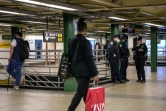 Des policiers dans la station de métro de Union Square, à New York, le 10 mai 2021