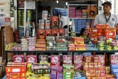 Un vendeur de pétards dans le quartier de Chacao, le 16 décembre 2019 à Caracas, au Venezuela