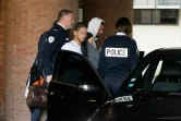 L'attaquant français Karim Benzema (capuche) quitte le parquet de Versailles, après une audition dans l'affaire de la sextape, le 5 novembre 2015