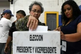 Des honduriens votent dans un bureau de Tegucigalpa, le 26 novembre 2017