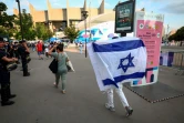 Un supporter israélien arrive au Parc des Princes avant la rencontre contre le Mali, le 24 juillet 2024 à Paris