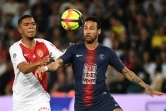 Le Brésilien Neymar de retour de blessure sous les couleurs du PSG contre Monaco et son défenseur Benjamin Henrichs (g), le 21 avril 2019 au Parc des Princes