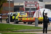 La police britannique boucle la scène de crime autour d'un camion à bord duquel 39 migrants morts ont été découverts, le 23 octobre 2019 à Grays, en Angleterre