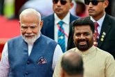 Le président sri-lankais Anura Kumara Dissanayake (d) et le Premier ministre indien Narendra Modi lors d'une cérémonie place de l'Indépendance à Colombo, le 5 avril 2025