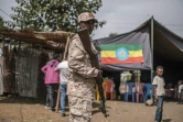 Un membre des Forces spéciales Amhara garde un bureau de vote pendant que le matériel électoral est en cours d'acheminement, à Bahir Dar, en Ethiopie, le 20 juin 2021