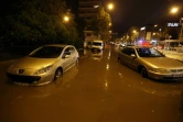 Des voitures bloquées dans une rue inondée de Nice, le 3 octobre 2015