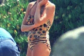 La princesse de Galles Lady Diana, dans la propriété de son ami, le cheik Al Fayed à Saint-Tropez, le 14 juillet 1997
