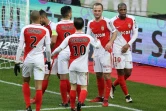 Le Monégasque Valère Germain félicité par ses coéquipiers après un but contre Lorient, le 22 janvier 2017 à Louis-II