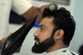 Chez Men's, les clients déboursent en moyenne 1.400 roupies (10 euros) par visite. Par comparaison, une coupe chez un coiffeur traditionnel, se négocie aux alentours de 200 roupies (1,5 euro)