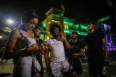 Des jeunes sur Ocean Drive pendant le "Spring break" à Miami Beach, le 24 mars 2022 en Floride