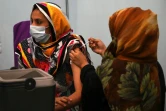 Une femme se fait vacciner contre le Covid-19 dans un centre de vaccination à Lahore, au Pakistan, le 3 juin 2021