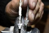 L'avancement du travail sur le ressort décoré d'une abeille Laguiole dans les ateliers de la Forge de Laguiole à Laguiole, dans l'Aveyron le 2 mars 2021
