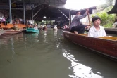 Marché flottant de Damnoen Saduak à une centaine de kilomètres dans le Sud-Ouest de Bangkok en Thaïlande