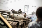 Des soldats des Forces armées de la République démocratique du Congo (FARDC) à bord d'un char quittent la ville de Goma (RDC), en direction de Sake, le 23 janvier 2025