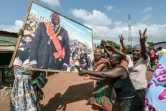 Des partisans de l'ex président ivoirien Laurent Gbagbo célèbrent son acquittement le 15 janvier 2019 dans sa ville natale de Gagnoa.
