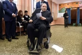 Le président algérien Abdelaziz Bouteflika vote lors des élections locales du 23 novembre 2017 à Alger