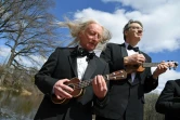 Les musiciens Dave Suich et Peter Brooke Turner du Ukulele Orchestra of Great Britain, le 5 avril 2018 à New York