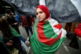 Une manifestante dénonce le gouvernement algérien, le 17 décembre 2019 lors d'un rassemblement monstre à Alger