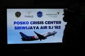 Un panneau de la cellule de crise mise en place après la disparition d'un Boeing de la compagnie indonésienne Sriwijaya, à l'aéroport Soekarno-Hatta à Tangerang près de Jakarta, le 9 janvier 2021