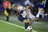 Un duel entre internationales françaises qui vaut un carton jaune à la Parisienne Eve Perisset, sous maillot bleu, face à l'attaquante lyonnaise Eugénie Le Sommer