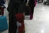 Des réfugiés soudanais arrivent à l'aéroport Roissy-Charles de Gaulle de Paris, le 18 décembre 2017