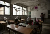 De jeunes Syriens en classe dans une école primaire d'Alep en Syrie le 7 mai 2016