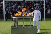 Le rugbymen français Antoine Dupont allume le chaudron olympique, le 17 mai 2024 au stade Ernest-Wallon de Toulouse