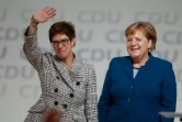 La chancelière allemande Angela Merkel (à droite) et sa dauphine Annegret Kramp-Karrenbauer, élue présidente de la CDU, le 7 décembre 2018 à Hambourg