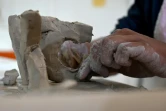 Travail de l'argile pendant un atelier d'art thérapie proposé par l'association Pool d'Art à Rennes, le 8 mars 2021