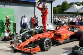 Charles Leclerc juché sur sa Ferrari après sa victoire au Grand Prix de F1 d'Italie à Monza le 8 septembre 2019