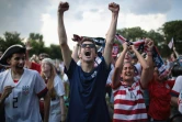 Supporters en liesse après avoir vu sur écran géant la victoire des Etats-Unis contre l'Angleterre en demi-finales du Mondial féminin de foot, au Lincoln Park, le 2 juillet 2019 à Chicago  