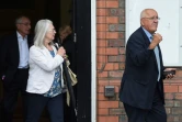 Des parents de victimes du drame de Hillsborough sortent d'une réunion au cours de laquelle le parquet les a tenus au courant des derniers développements judiciaires,le 28 juin 2017 à Warrington, près de Liverpool