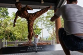 La statued de Bruce Lee à l'entrée du Hong Kong Heritage Museum, le 15 juillet 2023 à Hong Kong