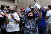 Des militantes pour l'avortement manifestent leur joie à Overland Park après l'annonce du résultat du vote au Kansas, le 2 août 2022