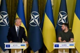 Le président ukrainien Volodymyr Zelensky (d) et le secrétaire général de l'Otan Jens Stoltenberg, lors d'une conférence de presse à Kiev, le 28 septembre 2023 en Ukraine