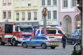 La police sécurise les lieux où un "conducteur fou" a fauché plusieurs passants à Trèves, en Allemagne, le 1er décembre 2020