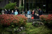 Des pèlerins devant avant la réouverture du sanctuaire de Lourdes, fermé pour la première fois de son histoire pendant deux mois, pour cause d'épidémie, le 16 mai 2020 à Lourdes