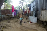 Des enfants jouent à La Vigie, en Petite -Terre, un bidonville de Mayotte, le 22 septembre 2017