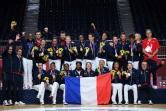 La joie des joueuses et de l'encadrement de l'équipe de France de handball, après avoir remporté la médaille d'or en battant la Russie,  30-25 en finale, lors des Jeux olympiques de Tokyo-2020, le 8 août 2021