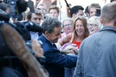 Nicolas Sarkozy serre des mains à Paris le 23 août 2016