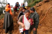 Evacuation de familles après une coulée de boue à Itogon provoqué par le typhon Mangkhut, le 16 septembre 2018 aux Philippines