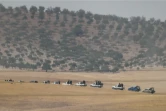 Des rebelles syriens soutenus par Ankara positionnés à deux kilomètres de Jarablous, près de la frontière turque, le 24 août 2016
